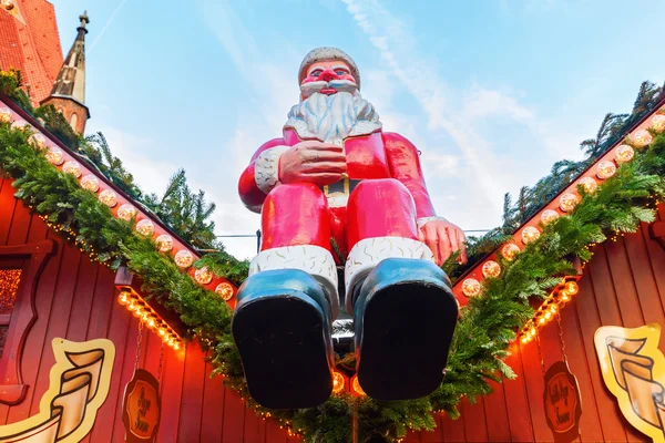 Santa Claus sitting on a stall of a Christmas Market — Stock Photo, Image