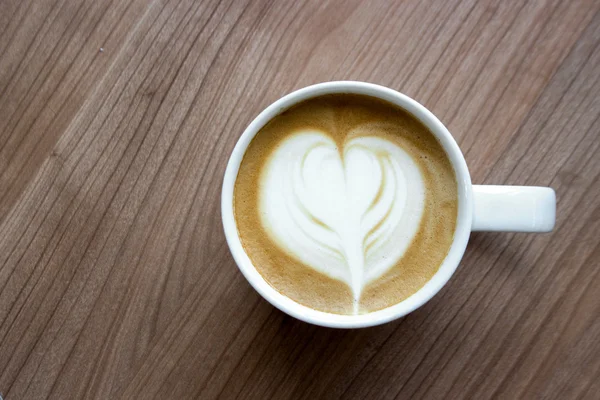 Close up latte art heart on mug — Stock Photo, Image