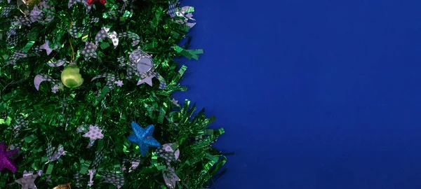 メリークリスマスの抽象的な装飾リボンと幸せな新年祭りBsnnerサイズ — ストック写真