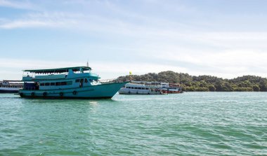 Tayland Okyanusu 'na tatile giden turizm gemisi yolcusu.