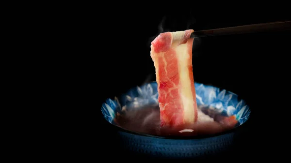 Närbild Varm Kött Koka Med Ätpinnen Varm Soppa För Asiatisk — Stockfoto