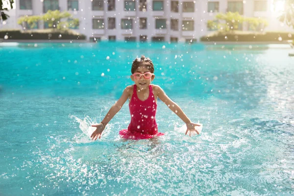 Glückliche Asiatische Kind Spielt Wasser Schwimmbad Sommer Hintergrund — Stockfoto