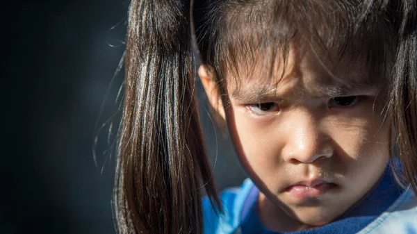 Olhos Sérios Menina Asiática Sentimento Emoção Crianças — Fotografia de Stock