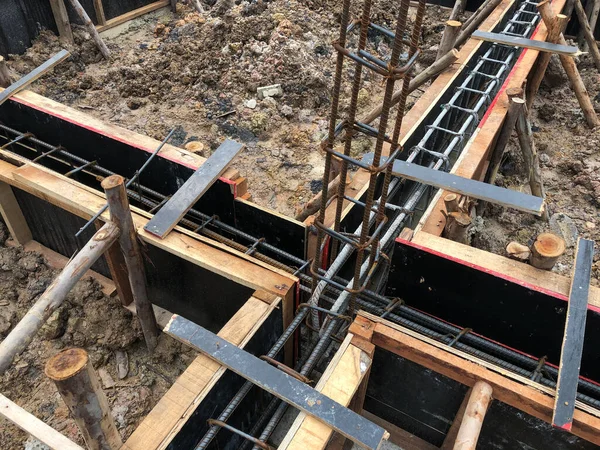 Fazendo Casa Com Aço Madeira Para Pavimentos Cimento Sob Construção — Fotografia de Stock