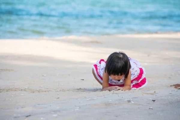 Close up happy face asian children on sand — Stock Photo, Image