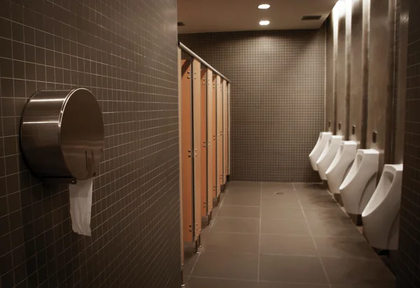 Silhueta banheiro homens quarto — Fotografia de Stock