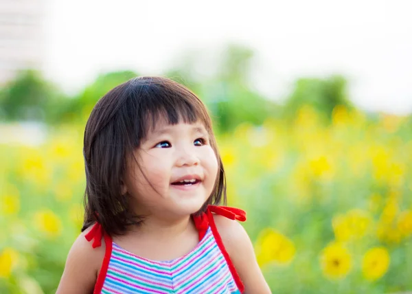 Agradable gran sonrisa de asiático niños — Foto de Stock
