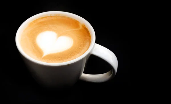 Latte sanat kahve kalp sembol fincan — Stok fotoğraf