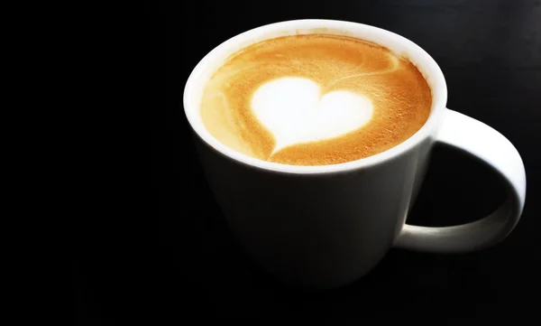 Xícara de latte arte café coração símbolo — Fotografia de Stock
