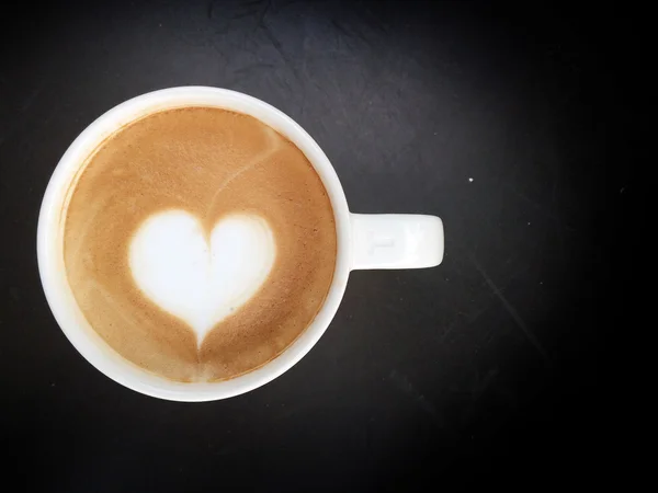 Copa de latte arte café símbolo del corazón — Foto de Stock