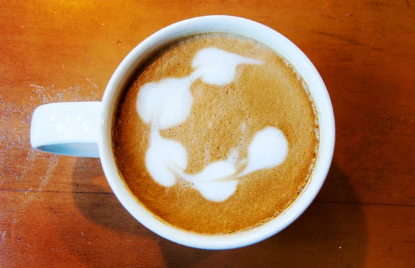 Latte art in mok — Stockfoto