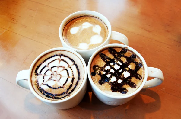 Latte-Art-Design im Becher — Stockfoto