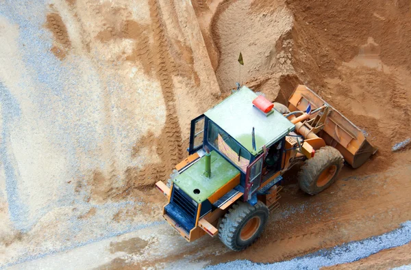 Bull dozer creuser sable pour la construction — Photo
