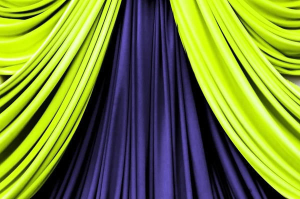 ステージ上の緑と黒のカーテン — ストック写真