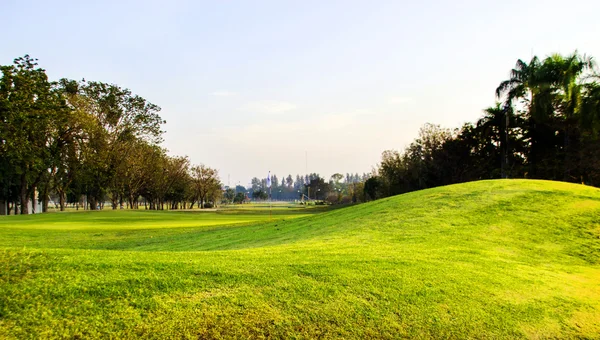 Groene geplaatst voor het spelen van golf — Stockfoto