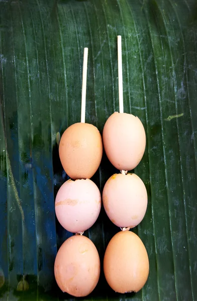 Ei mit Holzspieß gegrillt — Stockfoto
