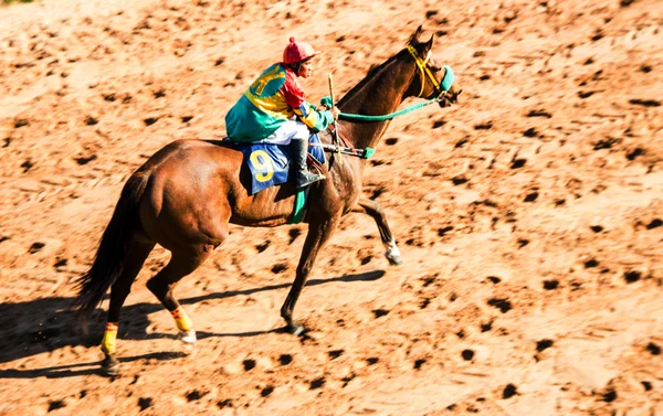 Přesouvání zastřelených jocky a koňského závodní sport — Stock fotografie