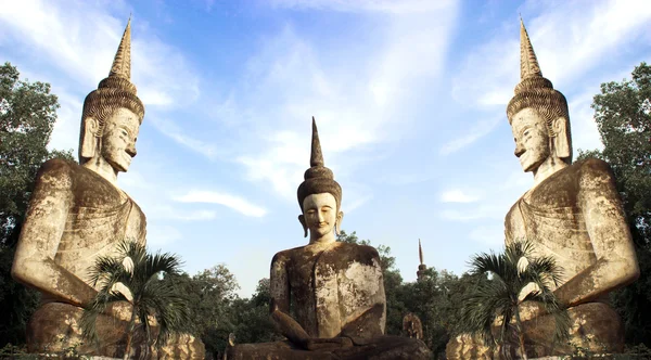 Estátua de estilo hindu de Buda na Sala Kaew Ku Nongkhai Tailândia — Fotografia de Stock