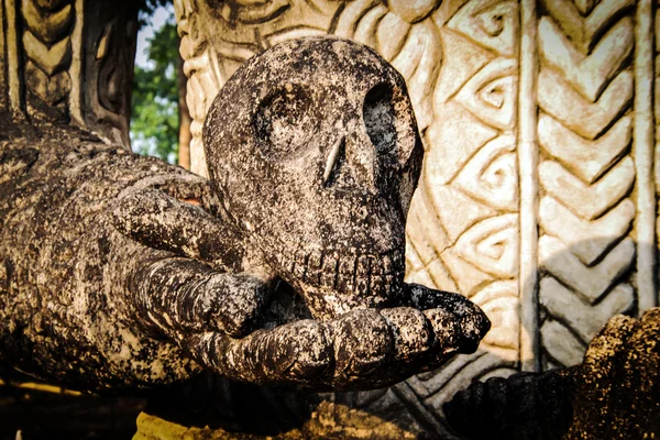 Hinduistické styl socha Buddhy v Sala Kaew Ku Nongkhai Thajsko — Stock fotografie