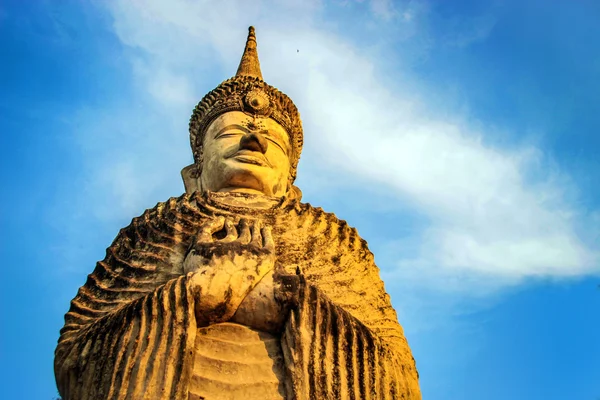 Hinduistické styl socha Buddhy v Sala Kaew Ku Nongkhai Thajsko — Stock fotografie