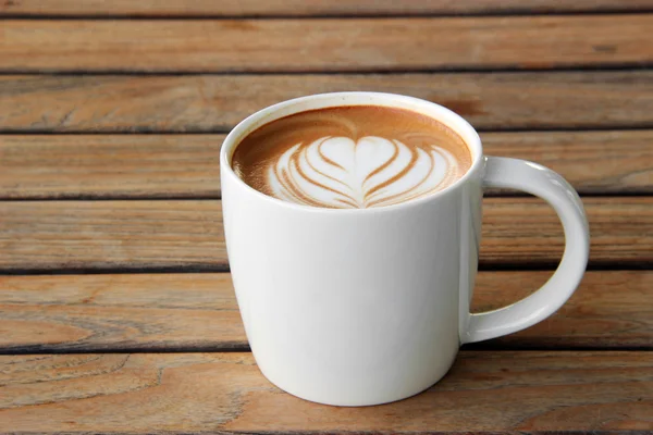 Latte art kahve fincanı. — Stok fotoğraf
