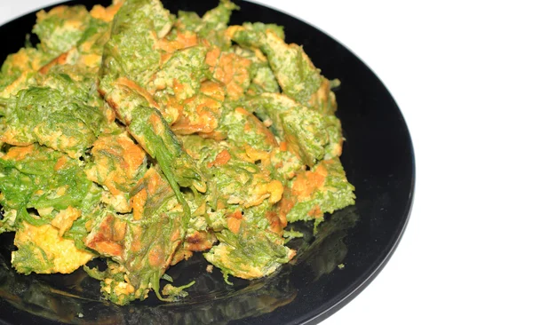 Acacia omlet comida tailandesa cha-om vegetal — Foto de Stock