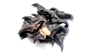 Beyaz arka planda kestane