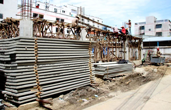 Estaleiro de construção para a construção de taword com trabalho humano — Fotografia de Stock