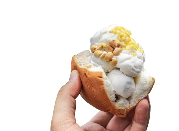 Pan de coco helado en la mano — Foto de Stock