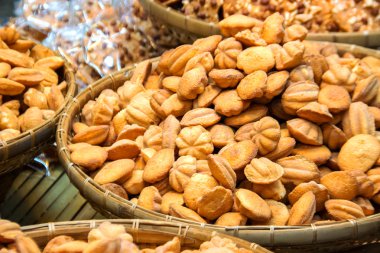 Yumurta ve un ile yapılan Tay tatlı yumurta kek tarifi.