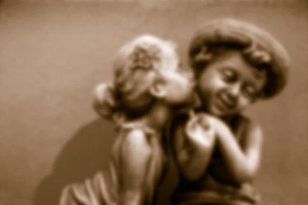 Duas crianças beijo mostrar lindo no conceito vintage — Fotografia de Stock
