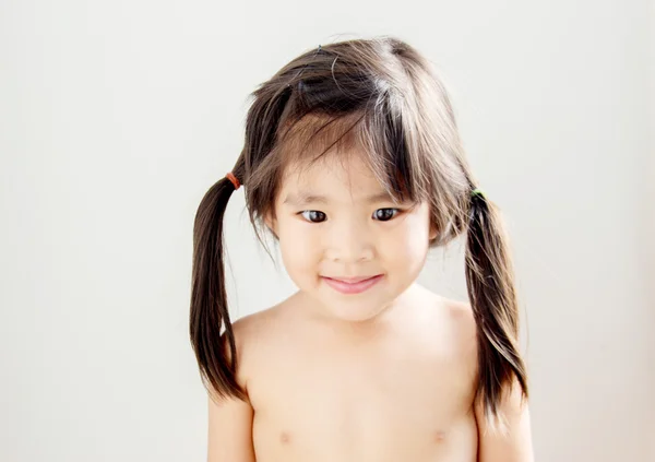 Bonito menina engraçado rosto — Fotografia de Stock