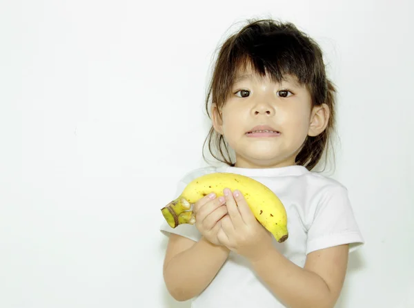 アジアの女の子保留バナナ — ストック写真