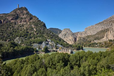 Gaitanejo barajı, Caminito del rey vadisindeki su deposuna el koyuyor.