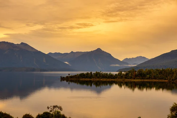 Beautiful Lake Anau Scenery Water Reflections Vibrant Orange Coloured Sky — Stock Photo, Image