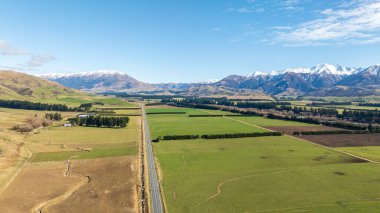 İHA 'nın geniş tarım ve tarım alanı perspektifi Güney Adası NZ' nin göbeğinde.