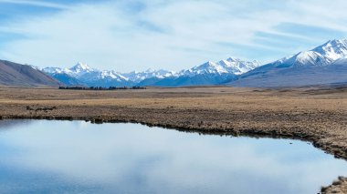 Emma Gölü, Yeni Zelanda 'nın Canterbury kentinde Hakatere Koruma Parkı' nda bulunan küçük bir göldür. Clearwater Gölü 'ne çok yakın.