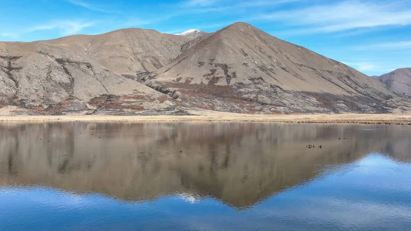 Emma Gölü, Yeni Zelanda 'nın Canterbury kentinde Hakatere Koruma Parkı' nda bulunan küçük bir göldür. Clearwater Gölü 'ne çok yakın.