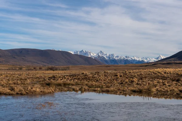 Emma Gölü, Yeni Zelanda 'nın Canterbury kentinde Hakatere Koruma Parkı' nda bulunan küçük bir göldür. Clearwater Gölü 'ne çok yakın.