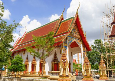 Tay Budist tapınağı ve bir keşiş