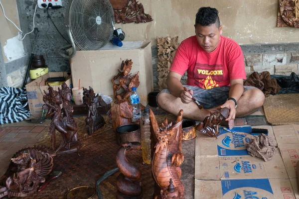 Řemeslník z ostrova Bali. — Stock fotografie
