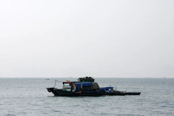 Traditionella vietnamesiska fiskebåtar — Stockfoto