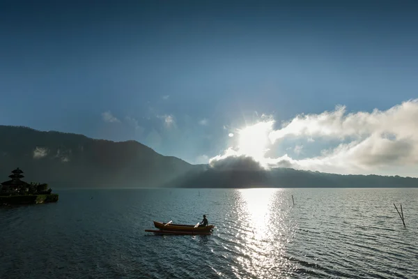 Jezioro bratan, balisisland, Indonezja — Zdjęcie stockowe