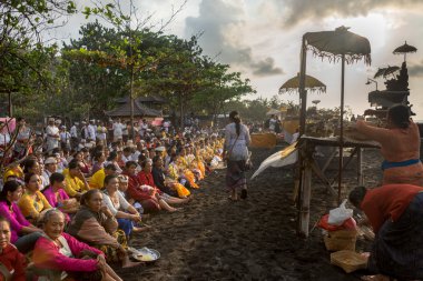 nyaben töreni, bali Adası