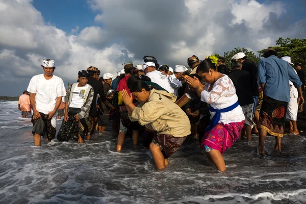 Церемония в Ньоне, остров Бали — стоковое фото