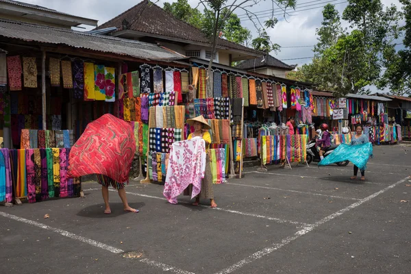 Malaya peştemâli ve batik baskı çıkışları — Stok fotoğraf