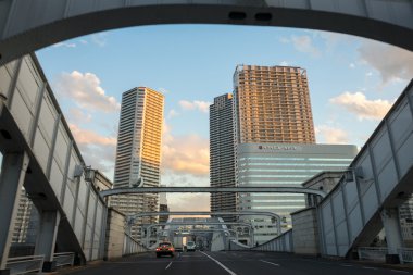 Tokyo şehir binaları ve sokakları