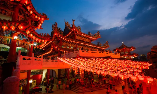Thean Houtempel in Kuala Lumpur's nachts tijdens het Chinese Nieuwjaar — Stockfoto