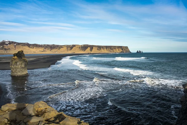 Falésias marítimas de Dyrholaey, Islândia — Fotografia de Stock