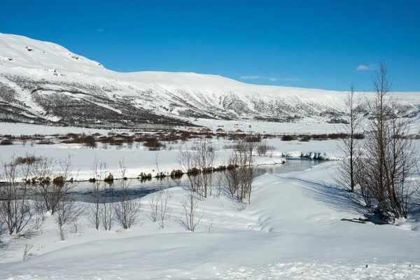 Zimní krajina malé vesnice — Stock fotografie